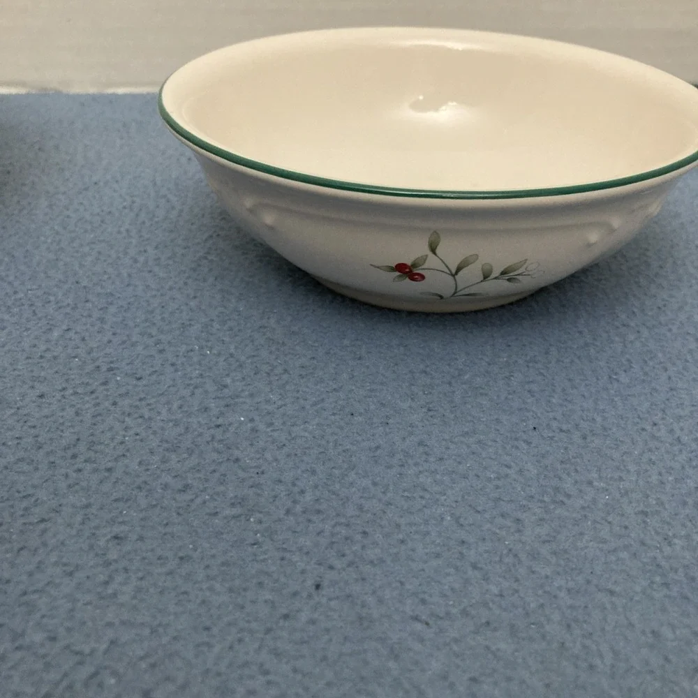 Pfaltzgraff Winterberry Set of 2 Bowls:‎ 8.5